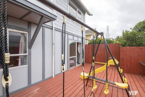 Photo of property in 52 Colchester Crescent, Newlands, Wellington, 6037