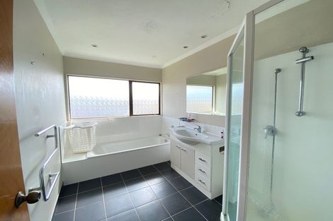 Photo of property in 6 Riesling Place, Henderson, Auckland, 0612