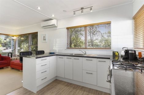 Photo of property in 2/18 Windy Ridge Road, Glenfield, Auckland, 0629