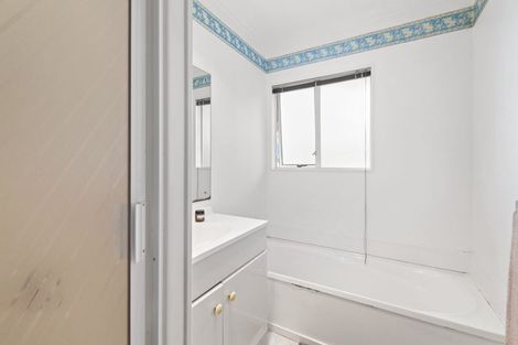 Photo of property in 35 Rifleman Rise, Unsworth Heights, Auckland, 0632