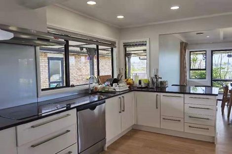 Photo of property in 11 Travis View Drive, Fairview Heights, Auckland, 0632