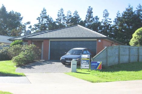 Photo of property in 12 Derryveagh Lane, Weymouth, Auckland, 2103