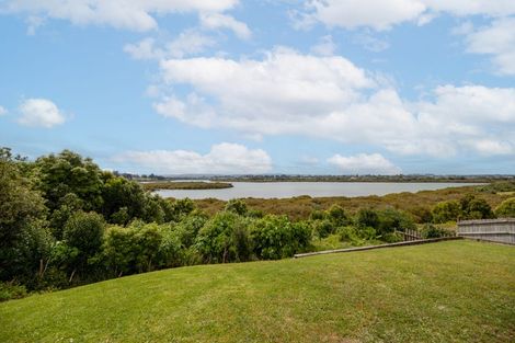 Photo of property in 85 Becker Drive, Weymouth, Auckland, 2103