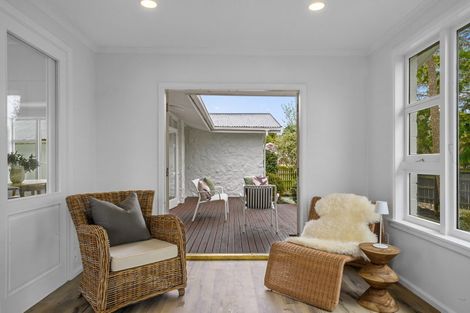 Photo of property in 2 Ilfracombe Place, Burnside, Christchurch, 8053