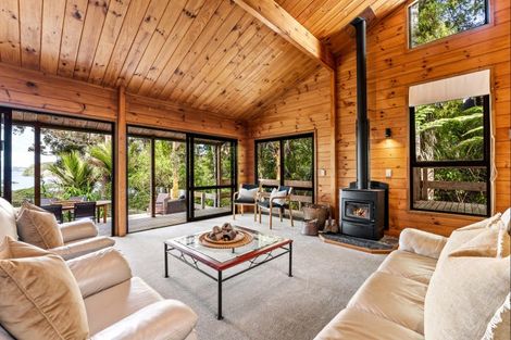 Photo of property in 16 Clinton Road, Tawharanui Peninsula, Matakana, 0986