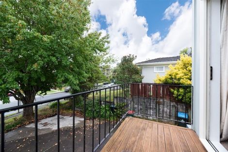 Photo of property in 2/24 Commodore Drive, Lynfield, Auckland, 1042
