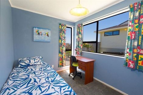 Photo of property in 53 Woodman Drive, Tawa, Wellington, 5028