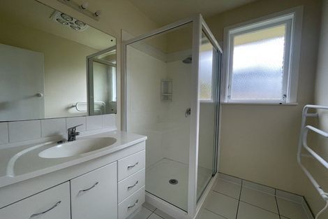 Photo of property in 2/42 Bruce Road, Glenfield, Auckland, 0629