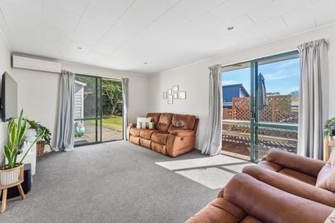 Photo of property in 31 Rutherford Drive, Waikanae Beach, Waikanae, 5036