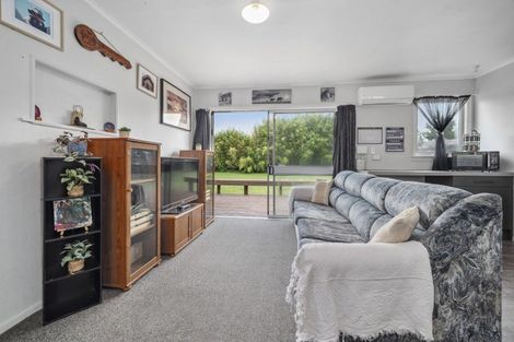 Photo of property in 11 Farnworth Avenue, Holdens Bay, Rotorua, 3010