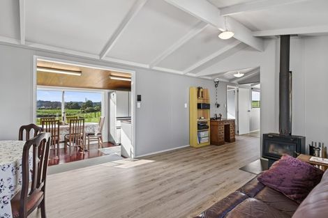 Photo of property in 272 Huarau Road, Whakapirau, Maungaturoto, 0583
