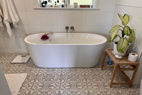 Photo of property in 64 Moncks Spur Road, Redcliffs, Christchurch, 8081