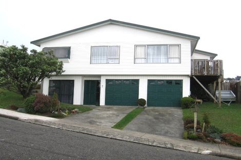 Photo of property in 7 Gow Street, Newlands, Wellington, 6037