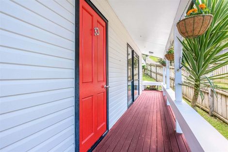 Photo of property in 1/8 Heatherleigh Rise, Northcross, Auckland, 0632