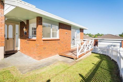 Photo of property in 1/71 Browns Bay Road, Browns Bay, Auckland, 0630