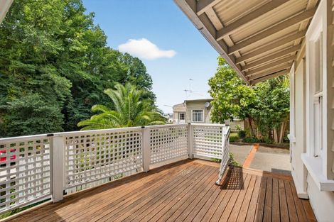 Photo of property in 10 Milton Road, Bluff Hill, Napier, 4110