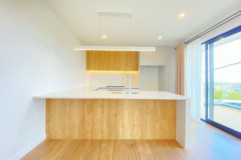Photo of property in 37a Forrest Hill Road, Milford, Auckland, 0620