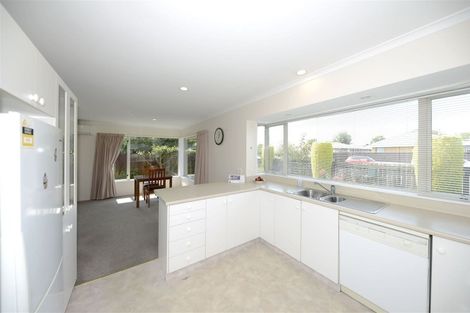 Photo of property in 141 Avonhead Road, Avonhead, Christchurch, 8042