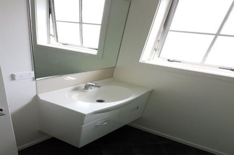 Photo of property in 4 Chiefs Court, Hamilton East, Hamilton, 3216