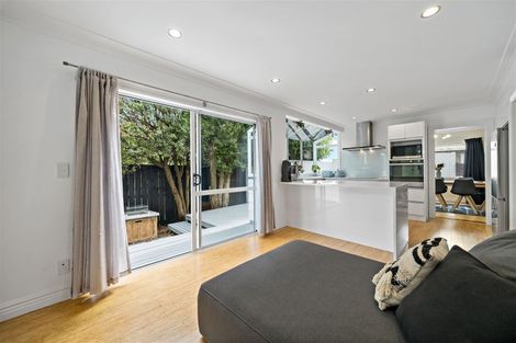 Photo of property in 2/26 Esmonde Road, Takapuna, Auckland, 0622