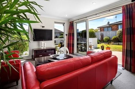 Photo of property in 105 Bing Lucas Drive, Tawa, Wellington, 5028