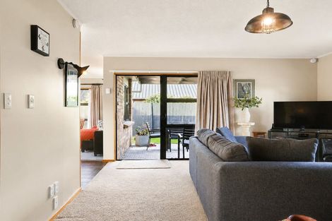 Photo of property in 67 Bowen Street, Cambridge, 3434
