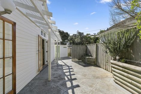 Photo of property in 21 Beach Street, Island Bay, Wellington, 6023