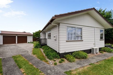 Photo of property in 15 Kentucky Crescent, Nawton, Hamilton, 3200