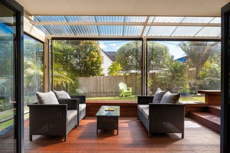 Photo of property in 5 Kahala Place, West Harbour, Auckland, 0618