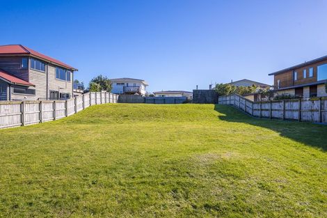 Photo of property in 17 Metzenthin Close, Raumati South, Paraparaumu, 5032