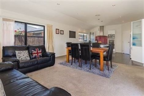 Photo of property in 8 Gandalf Crescent, Paraparaumu, 5032