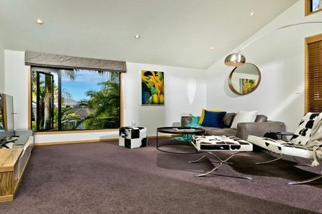 Photo of property in 18 Oakpark Place, West Harbour, Auckland, 0618