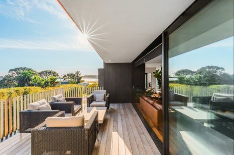 Photo of property in 30 Nihinihi Avenue, Raglan, 3225