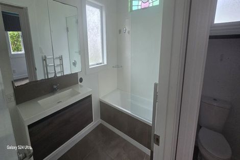 Photo of property in 25 Glenfern Road, Mellons Bay, Auckland, 2014