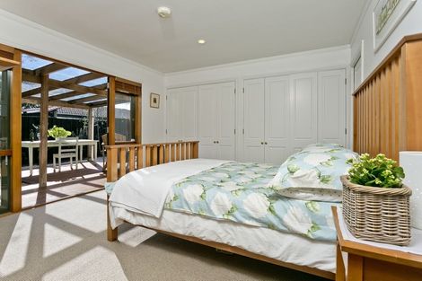 Photo of property in 2/76 Norwood Road, Bayswater, Auckland, 0622