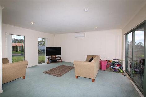 Photo of property in 22 San Pedro Place, Henderson, Auckland, 0612
