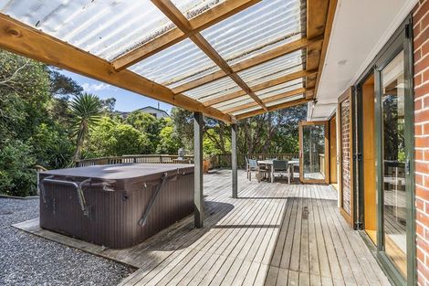Photo of property in 94 Mana View Road, Paremata, Porirua, 5026