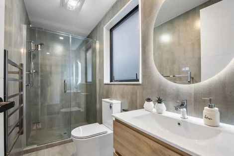 Photo of property in 10 Boyd Avenue, Mangere Bridge, Auckland, 2022