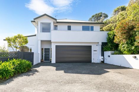 Photo of property in 14 Huxley Grove, Churton Park, Wellington, 6037