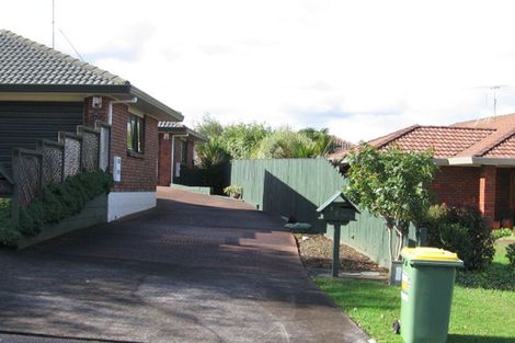 Photo of property in 2/6 Kookaburra Place, Botany Downs, Auckland, 2010