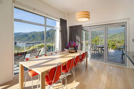 Photo of property in 33 Harbour View Heights, Picton, 7220