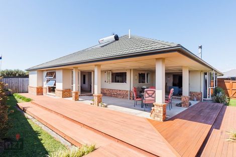 Photo of property in 3 Ron Place, Fitzherbert, Palmerston North, 4410