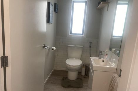 Photo of property in 91b Whites Line East, Waiwhetu, Lower Hutt, 5010