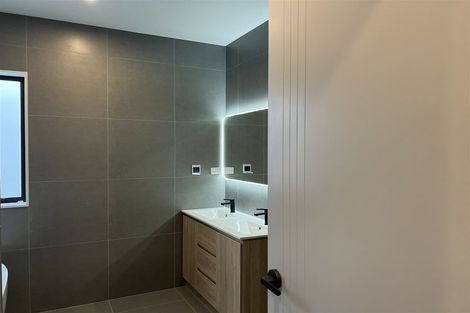 Photo of property in 31 Coast Garden Drive, Hobsonville, Auckland, 0616