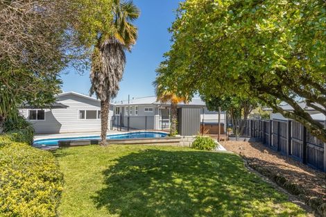 Photo of property in 17 Gardiner Place, Havelock North, 4130