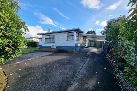 Photo of property in 4 Graham Avenue, Te Atatu Peninsula, Auckland, 0610