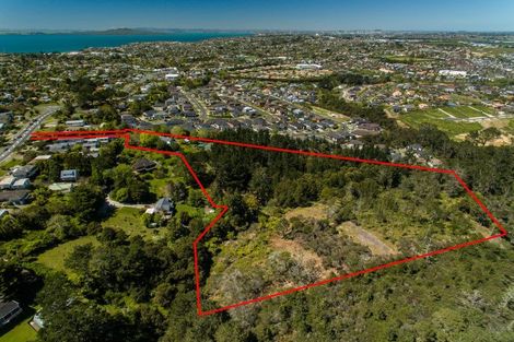 Photo of property in 1008 East Coast Road, Fairview Heights, Auckland, 0630