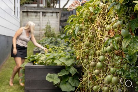 Photo of property in 132 Sutherland Road, Brookfield, Tauranga, 3110