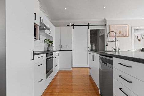 Photo of property in 10 Coronation Avenue, Pukekohe, 2120