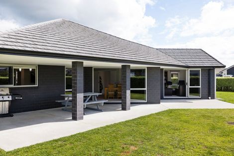 Photo of property in 45 Plescher Crescent, Leamington, Cambridge, 3432